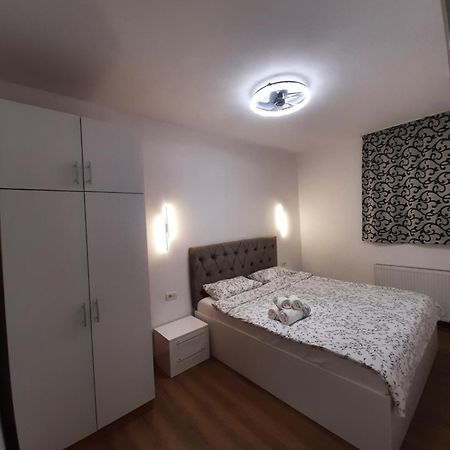 Appartamento Golden Stars Arad Esterno foto